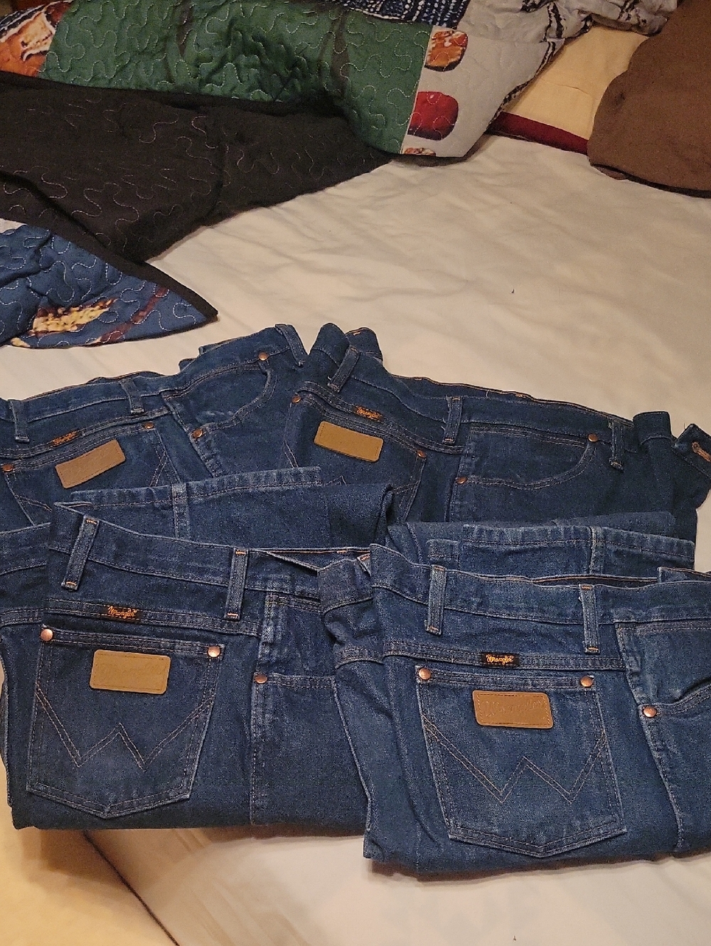 Like New 4 Pairs Of Wrangler 40x34 Blue Denim Jeans - Classic Dark Wash